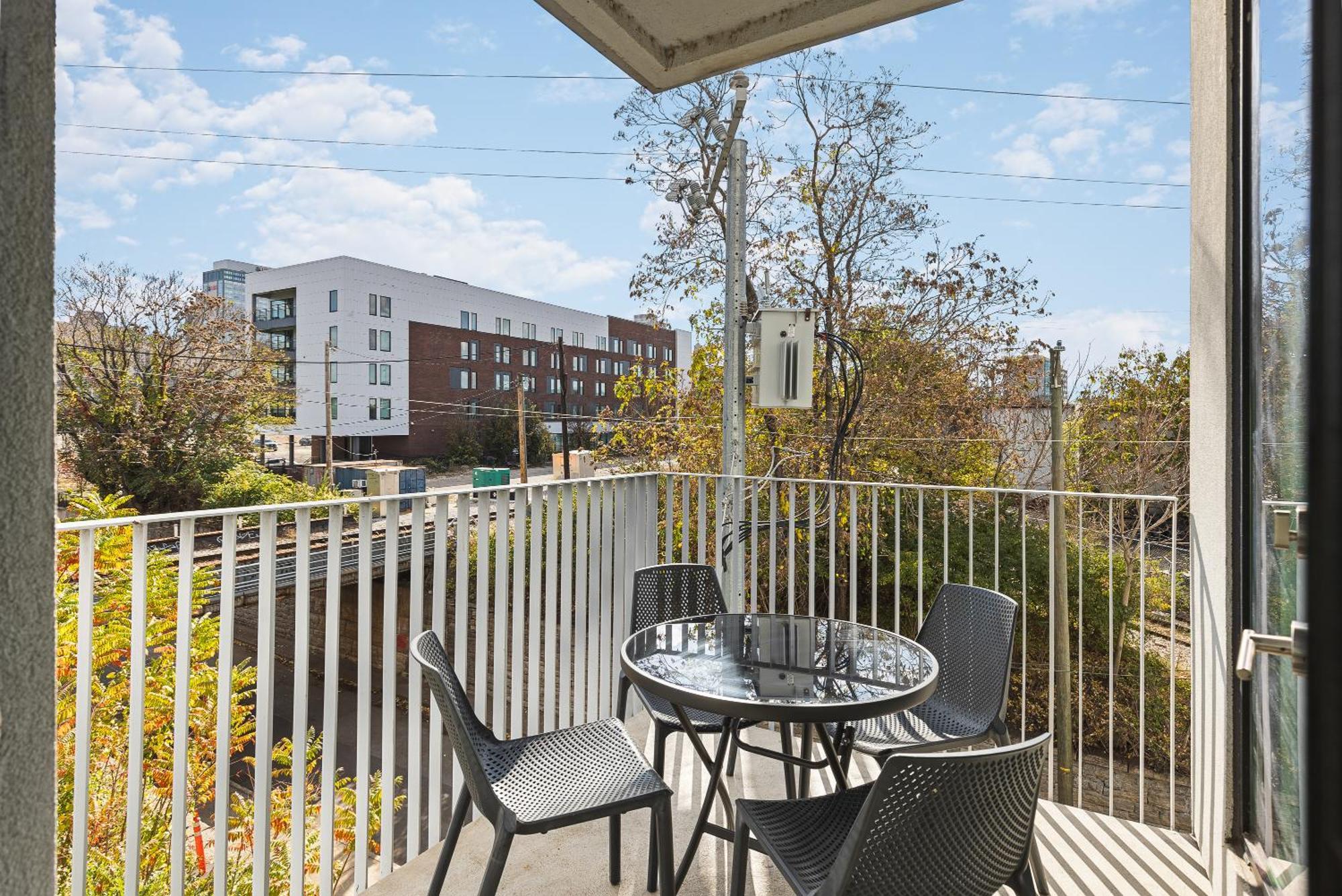 Luxury On The River 4 Beds 2.5 Bath, Walk To Downtown Apartman NashvilleNashville  Kültér fotó